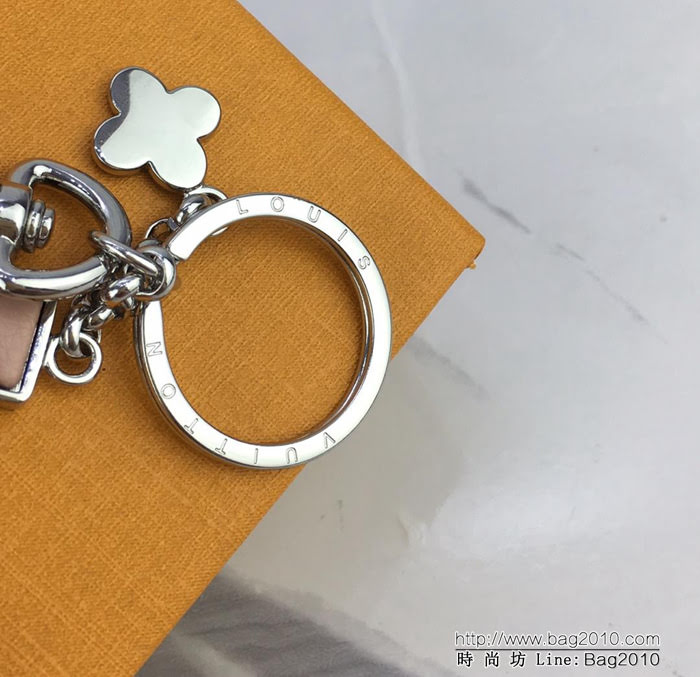 路易威登LV 頂級原單 同名手袋系列 雙功能搭扣 M63079粉色 LV CAPUCINES 包飾與鑰匙扣  ydh1031